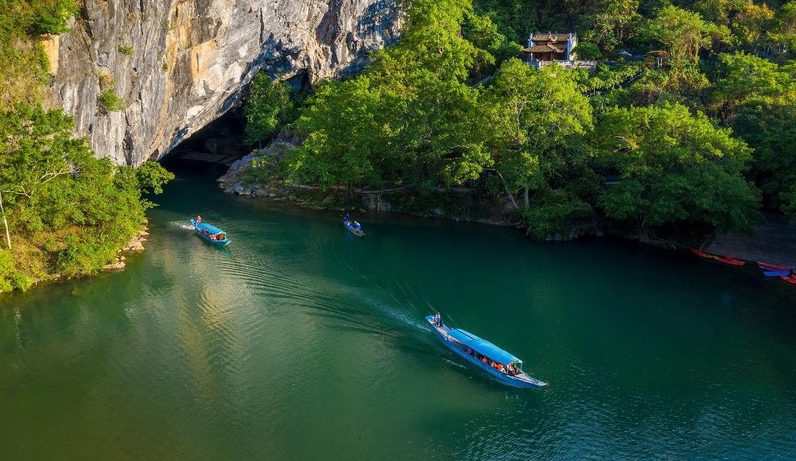 Cửa động Phong Nha