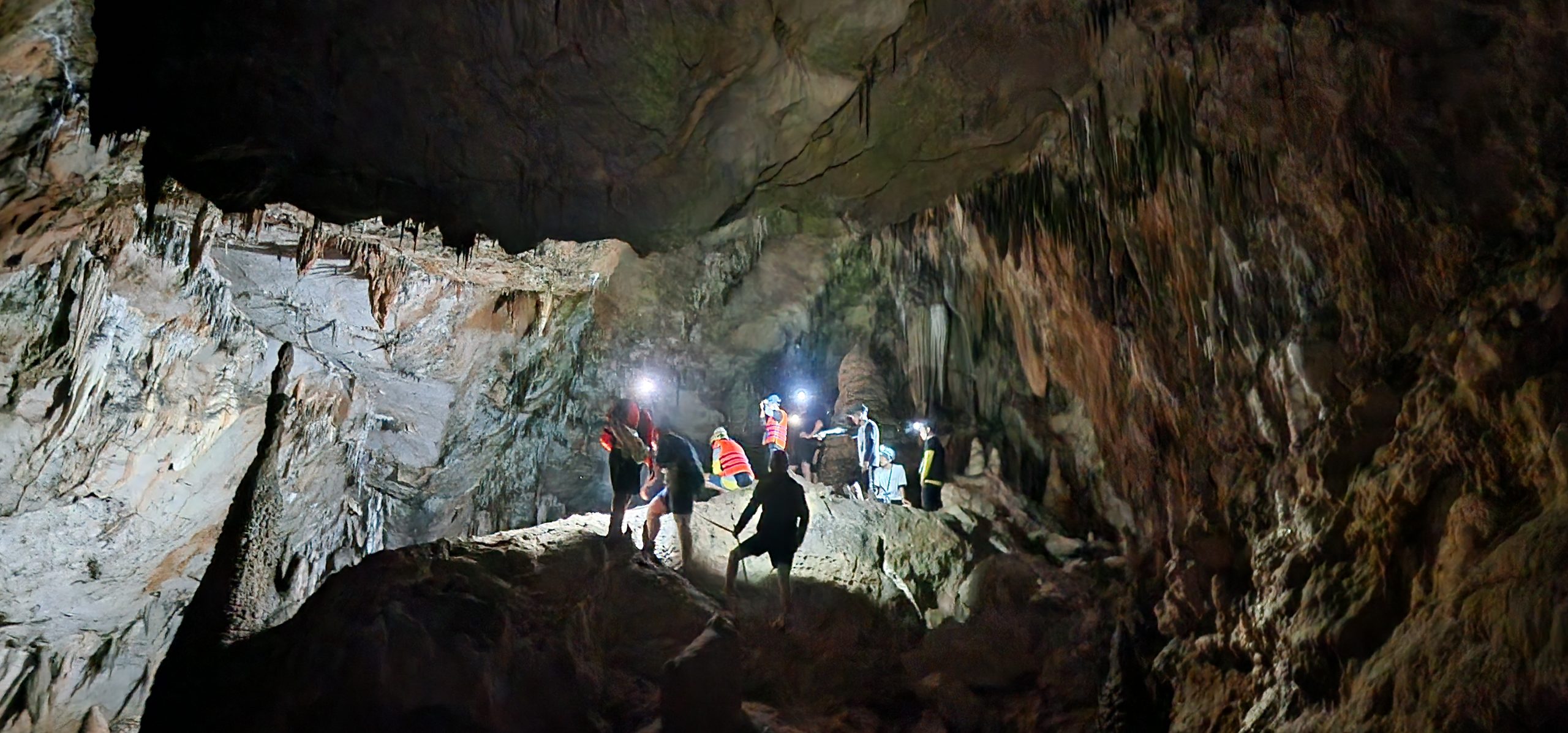 Những cung đường thử thách trong tour thám hiểm Phong Nha 4,5km