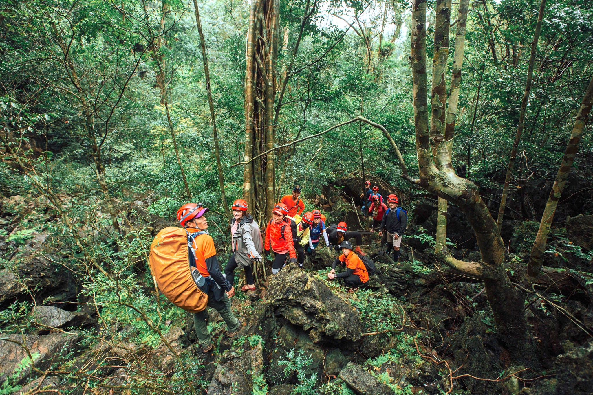 tour treking Thung Lũng Sinh tồn Hang E